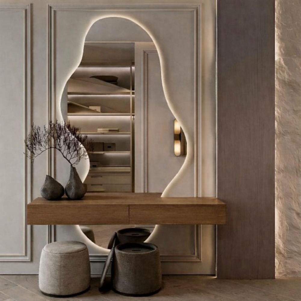 Velg mellom skuffer i brun, sort eller eik (beige).